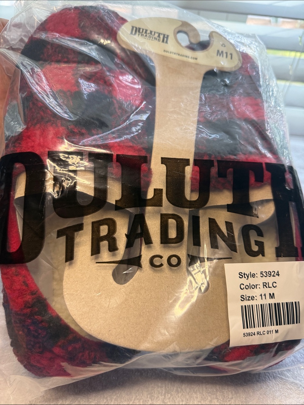 NWT Duluth Trading Co Men’s Red and Black Plaid Bedroom slippers - Picture 2 of 4